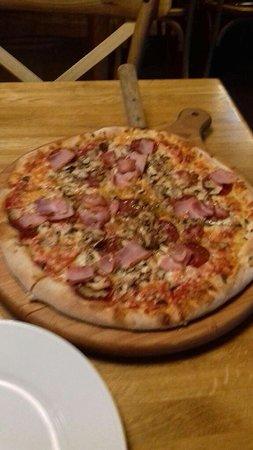 Chicago's Pizza